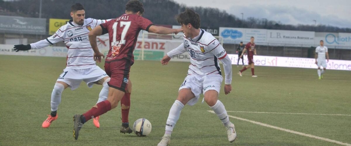 Serie C. Pontedera-Gubbio 2-1. Fontana: «Due goal irregolari»