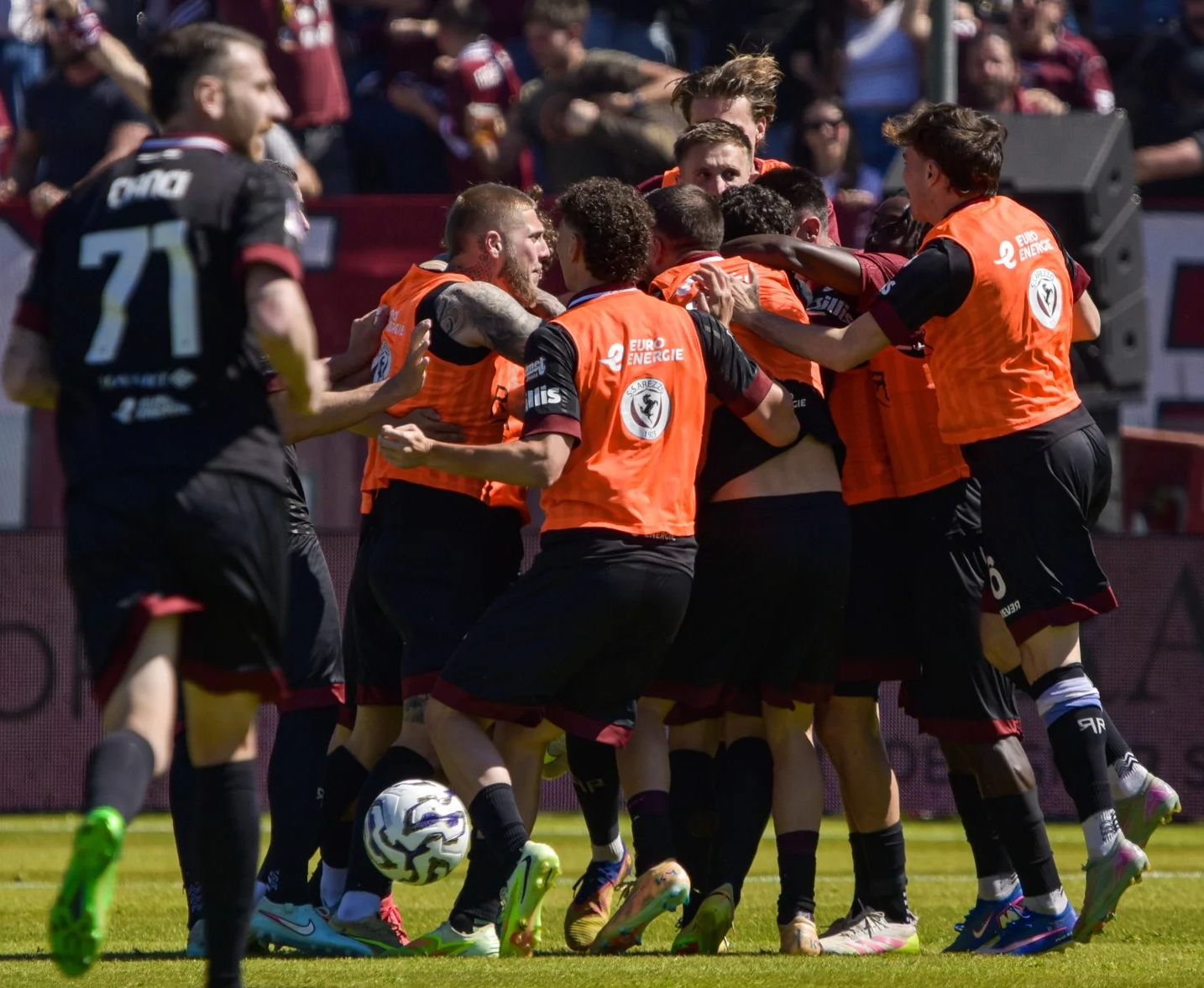 L’Arezzo è in Serie B: il riscatto di Bucchi, la firma per lo stadio e la fine di un’attesa lunga 19 anni