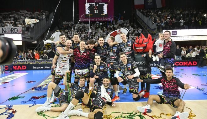 La Sir non si ferma: 3-1 al Pala Barton contro Milano e festa con la coppa del Mondo