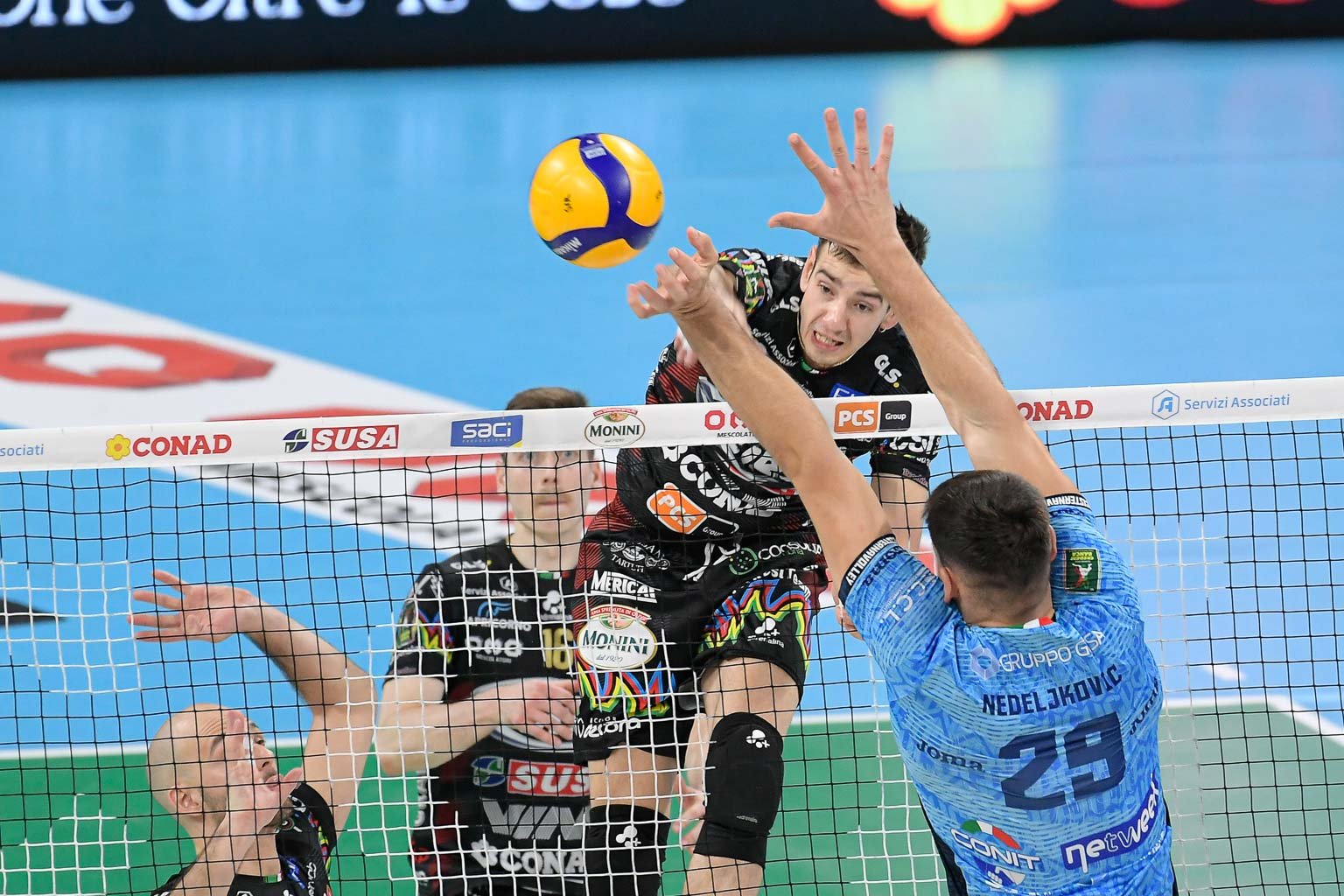 Volley. Sir Susa Vim Perugia. Quarta vittoria consecutiva in campionato