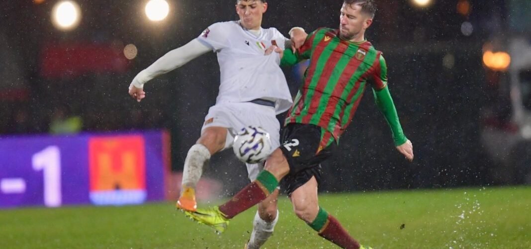 Serie C, Ternana di ferro: battuto 2-1 il Livorno sotto il diluvio. È zona playoff