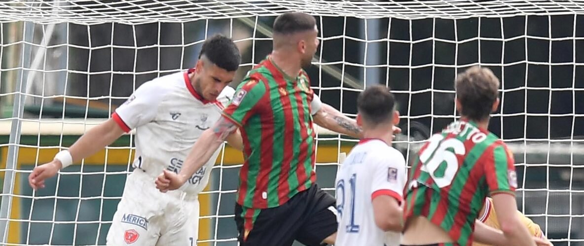 Serie C, derby infinito al Liberati: la Ternana scappa, il Grifo la riprende (2-2)