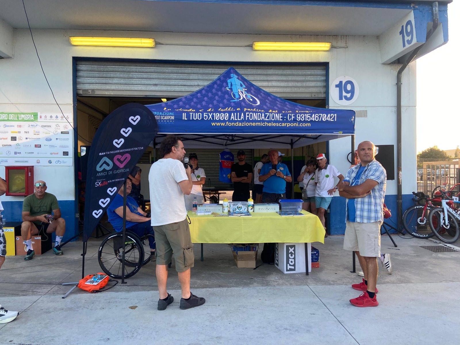 Giro dell’Umbria al via da Magione: in gara per lo sport e la vita con la Fondazione Scarponi