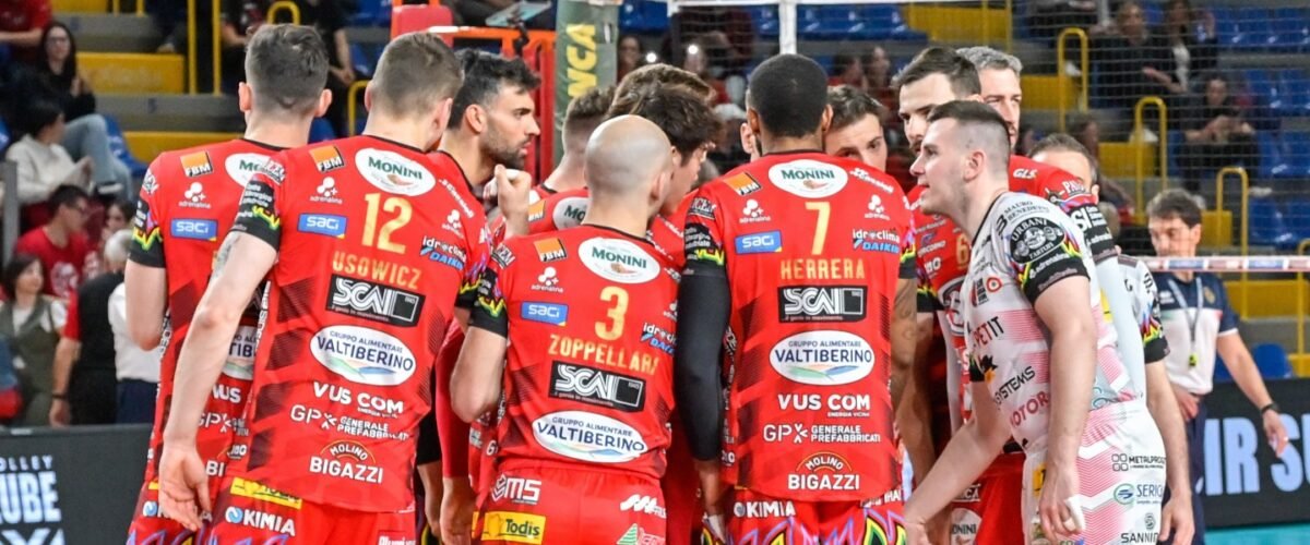 Volley. Semifinali play-off. Momento nero per la Sir: all’Eurosuole Forum vince la Lube (3-0). Si decide tutto in Gara-5