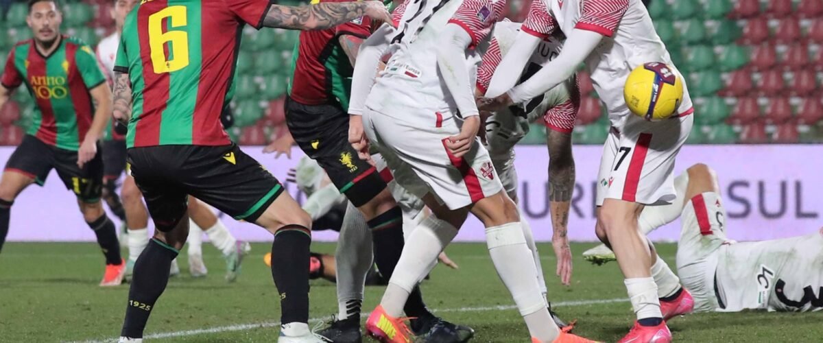 Serie C. Secondo posto per la Ternana: battuta 2-1 la Vis Pesaro in rimonta