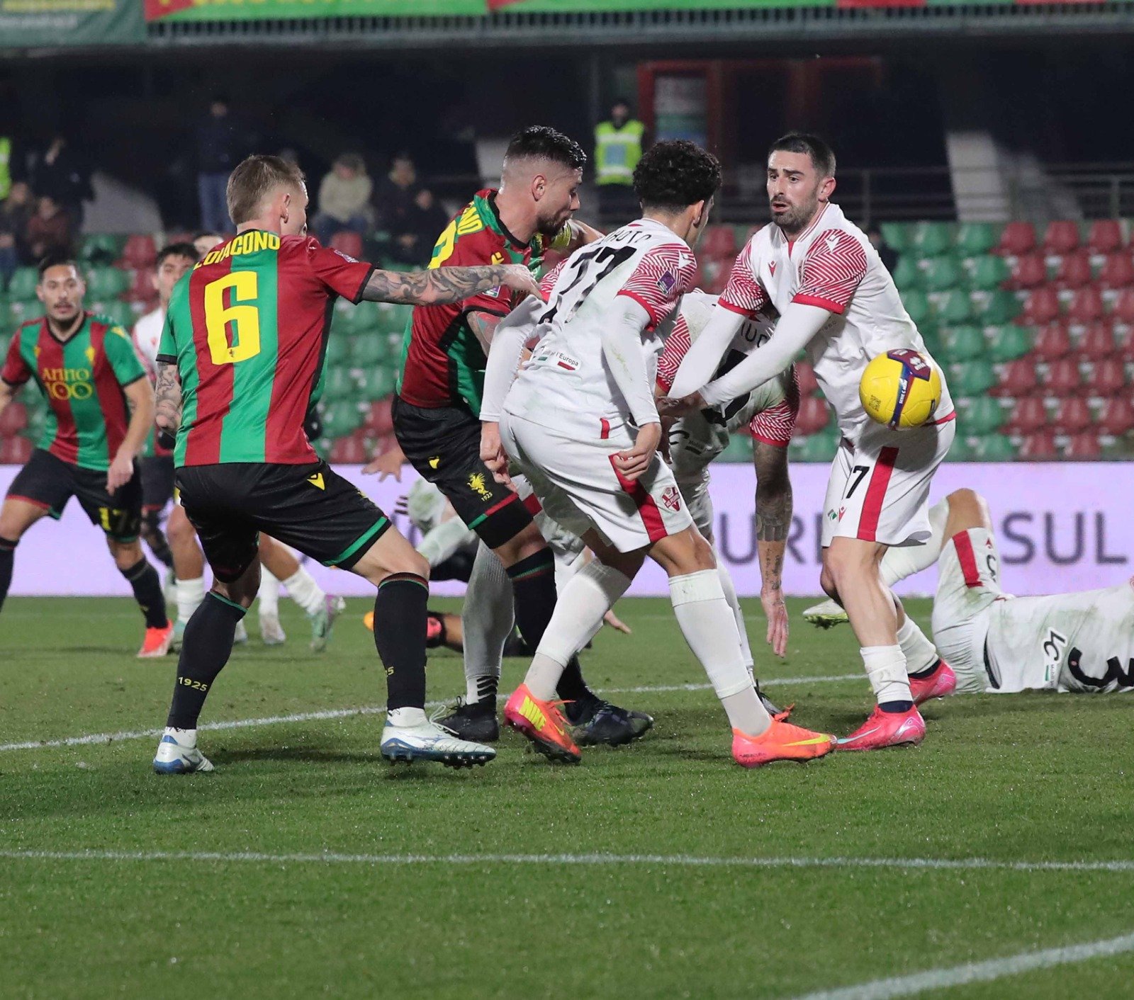 Serie C. Secondo posto per la Ternana: battuta 2-1 la Vis Pesaro in rimonta